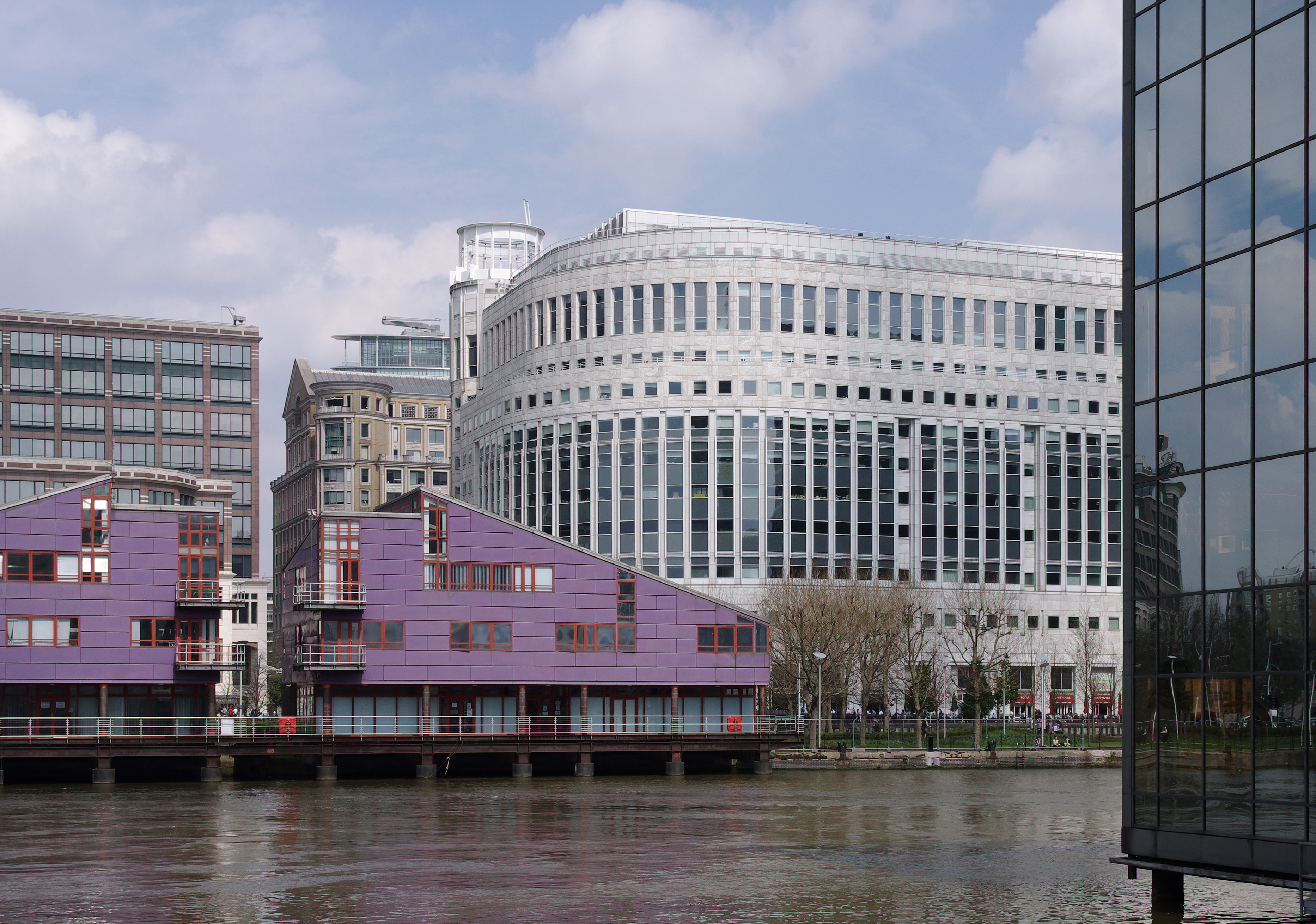 London MMB S5 Canary Wharf