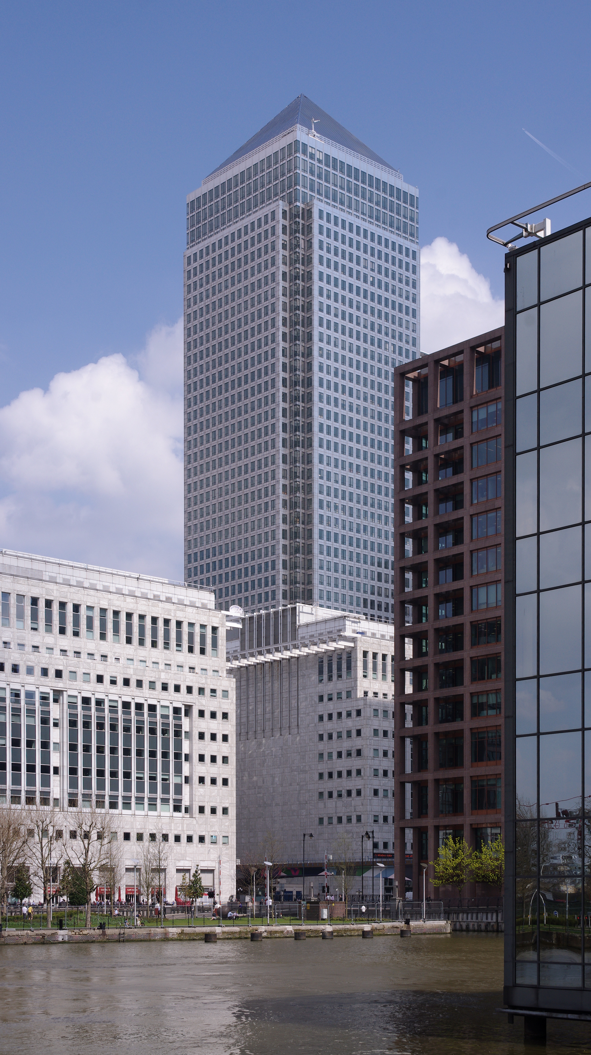 London MMB S6 Canary Wharf