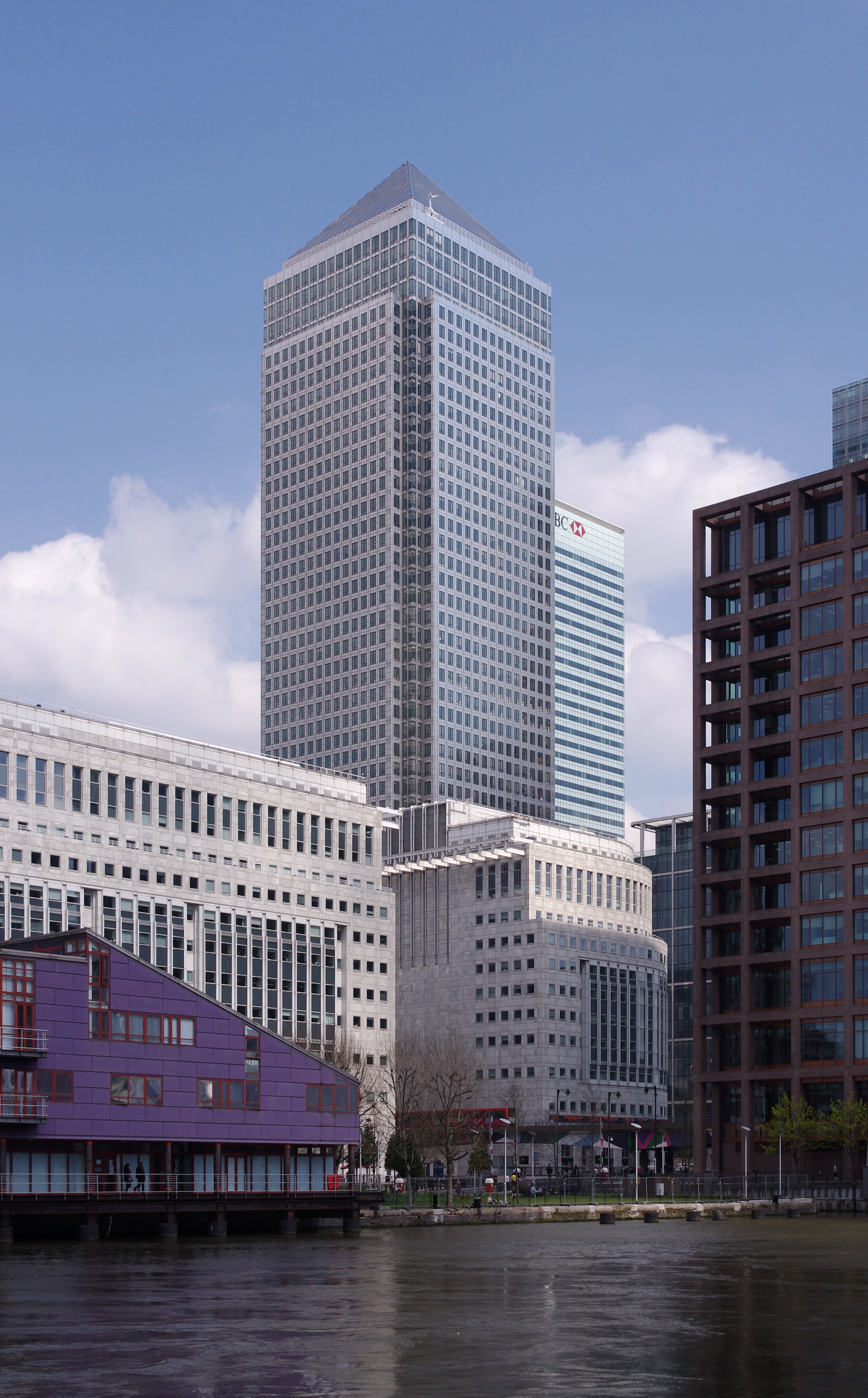 London MMB S9 Canary Wharf