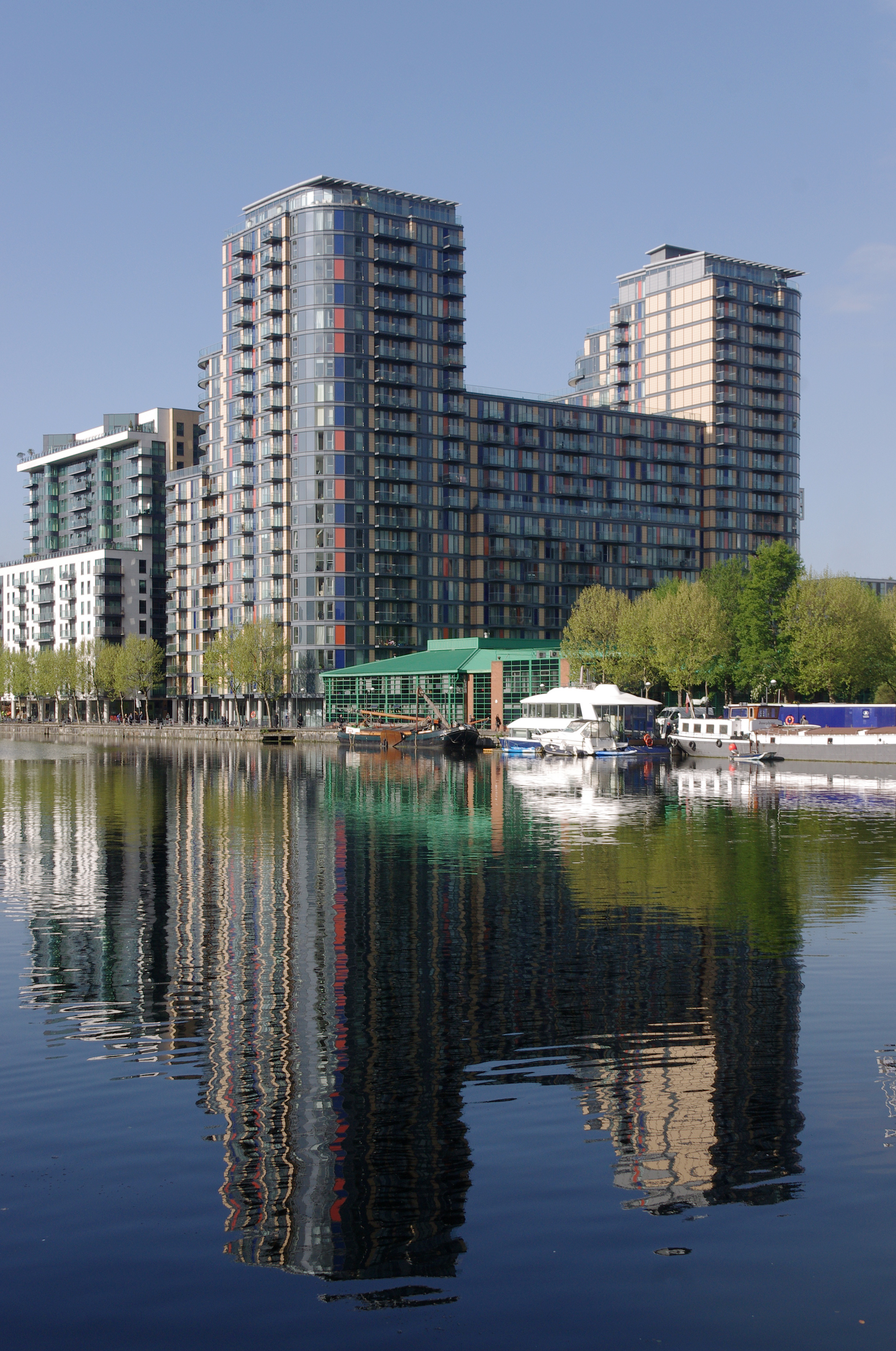 London MMB U5 Millwall Dock