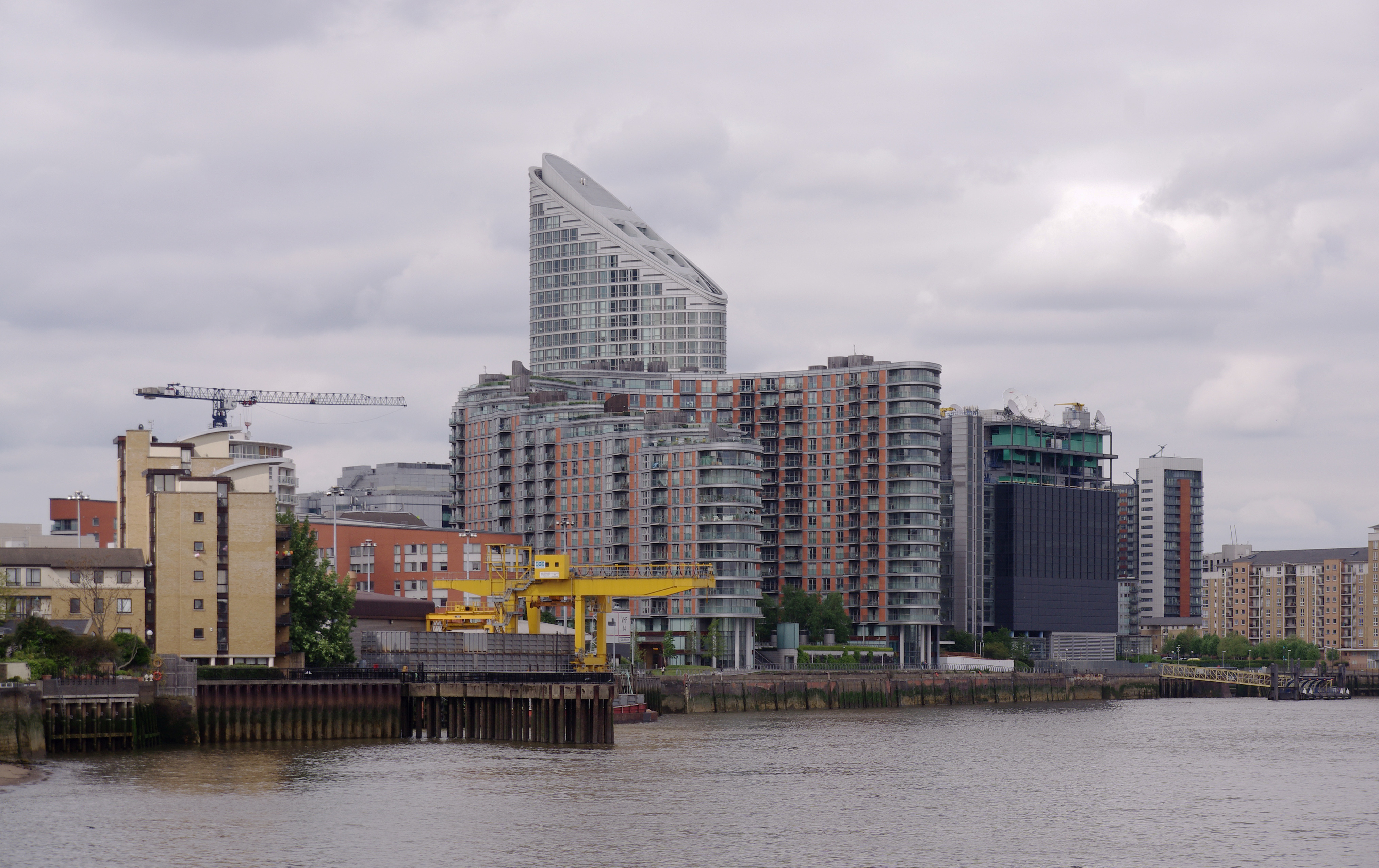London MMB V8 New Providence Wharf and Ontario Tower
