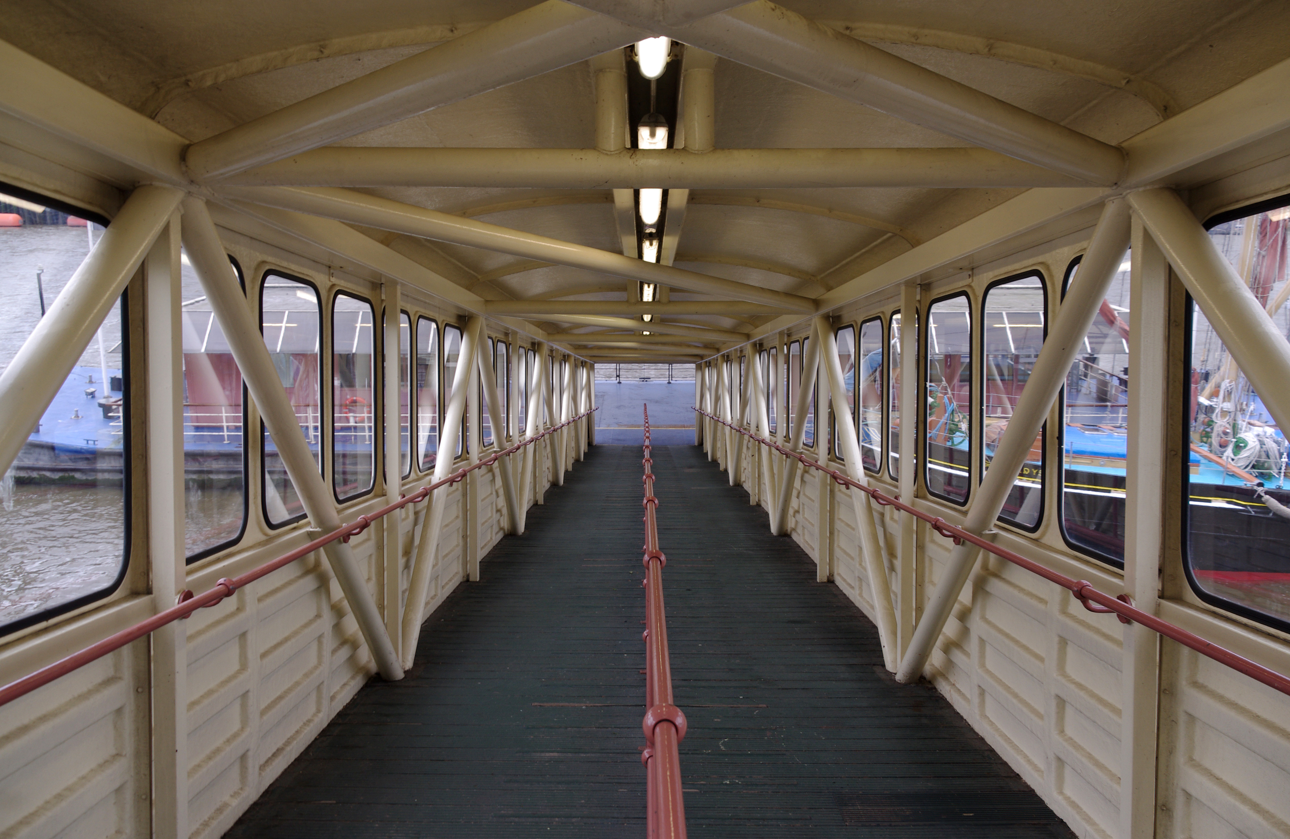 London MMB Z7 Tower Pier