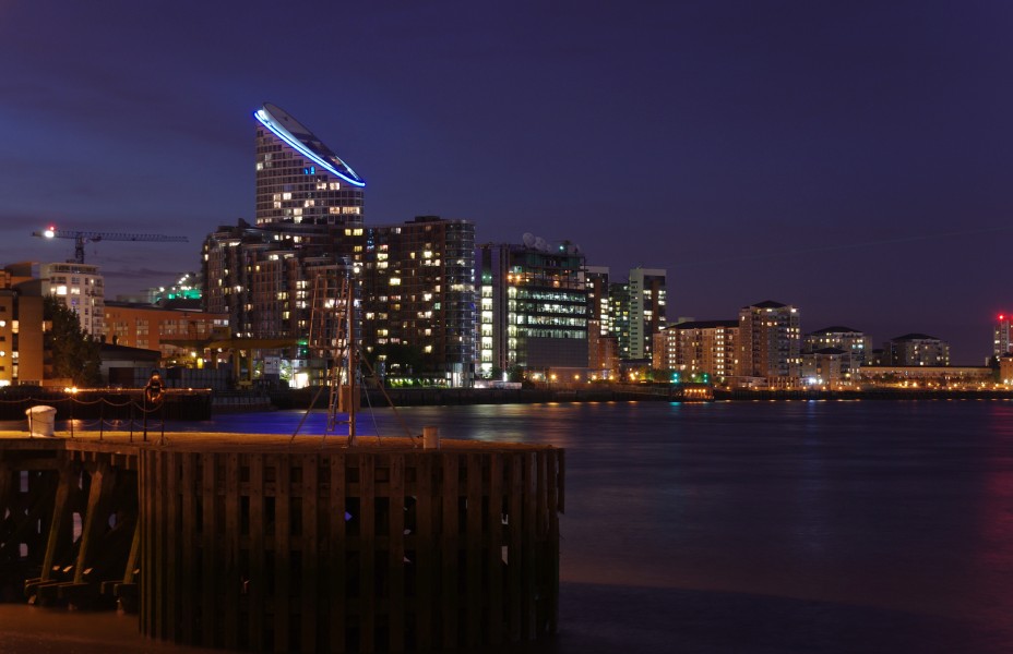 London MMB W9 New Providence Wharf and Ontario Tower
