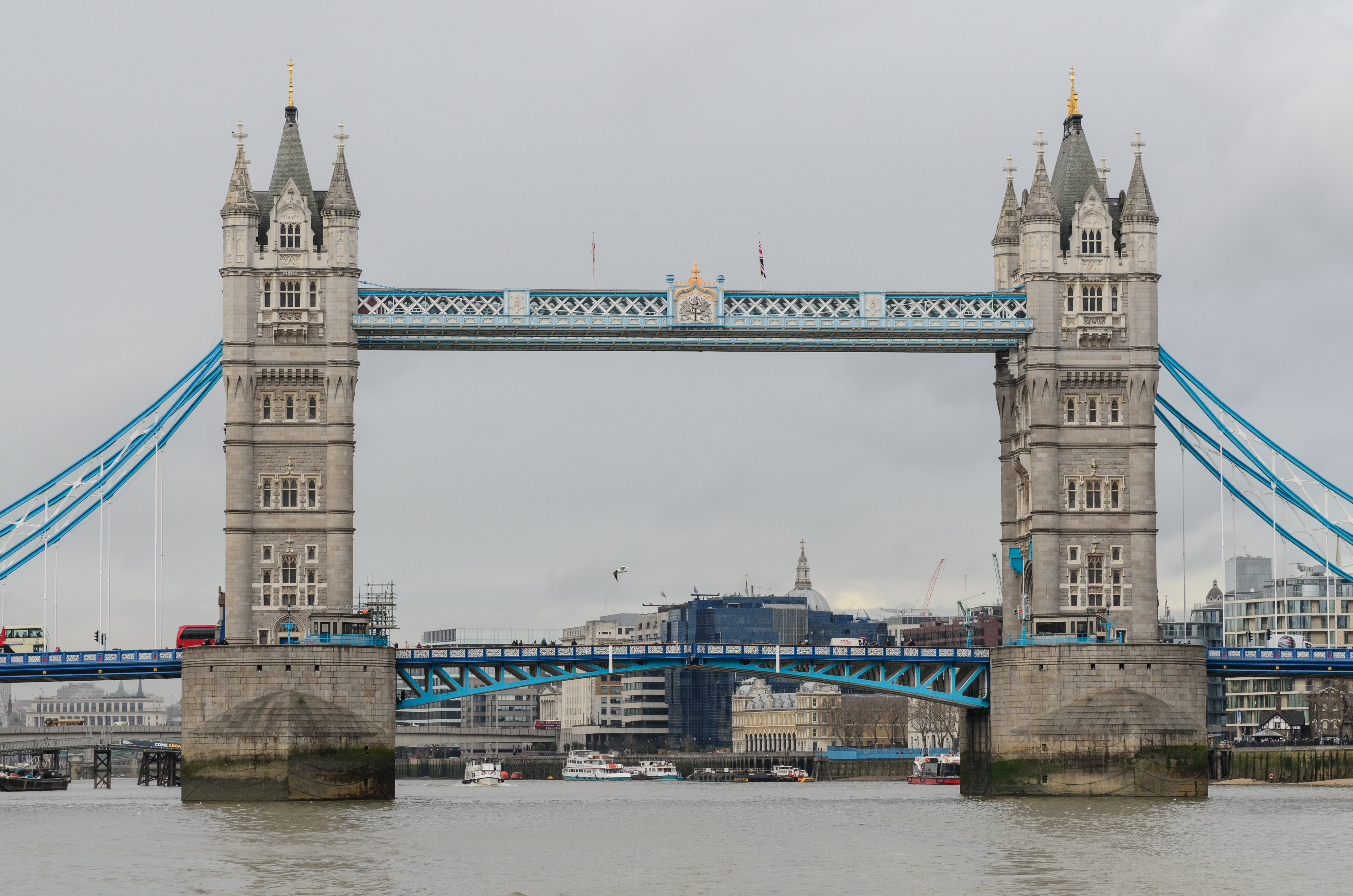 Tower bridge Mars 2014 03