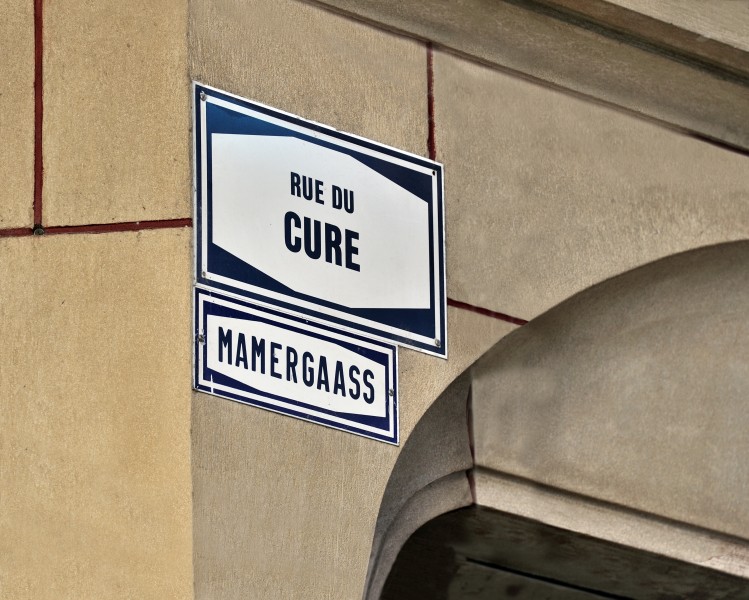 Luxembourg City rue du Curé Mamergaass street sign