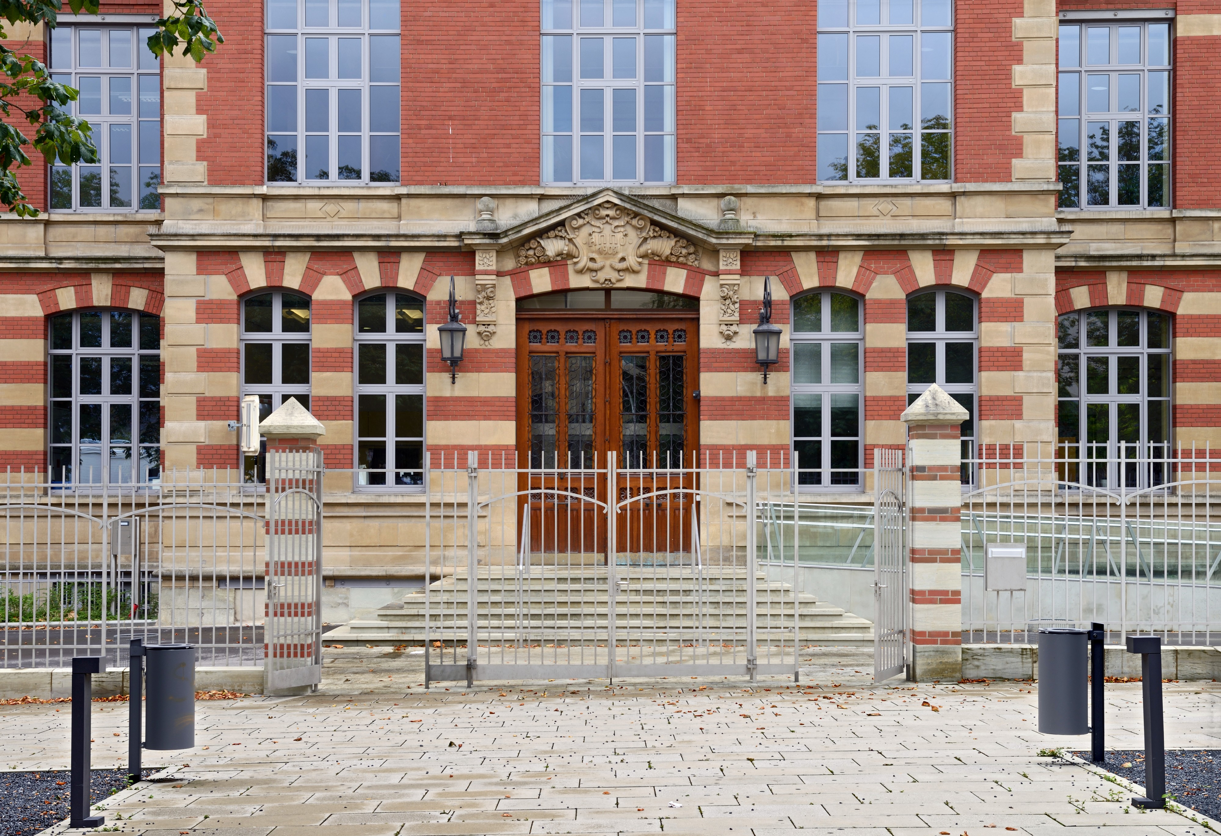 Limpertsberg Lycée de garçons Entrée