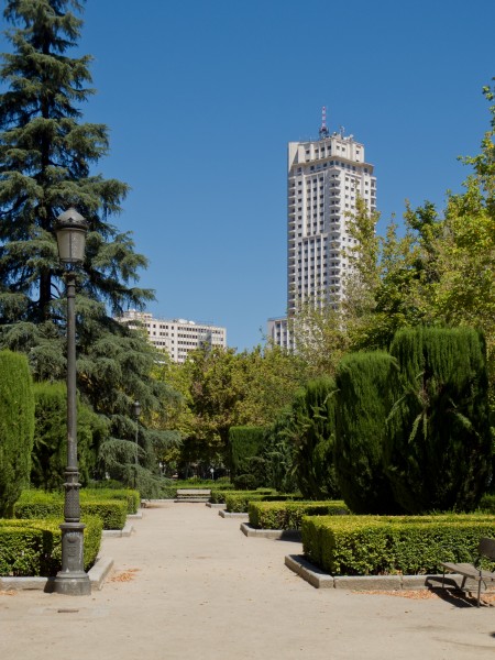 Jardines de Sabatini - Torre de Madrid