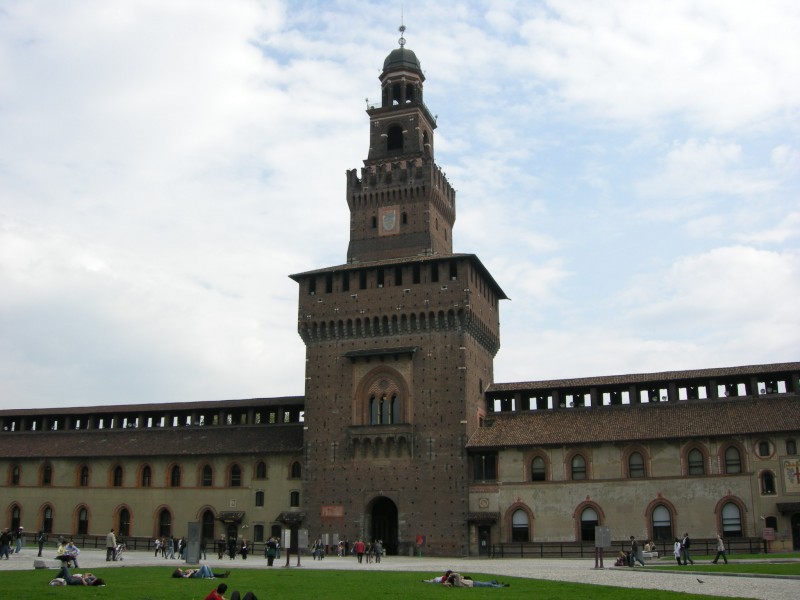 Castello Sforzesco (Milan) - Courtyard 00