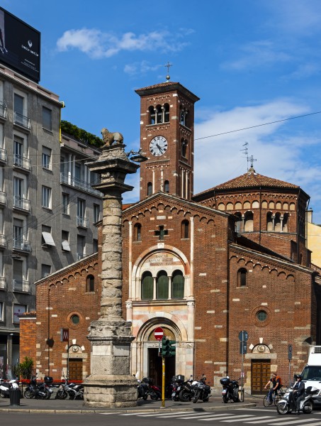 San Babila, Milan, from across piazza