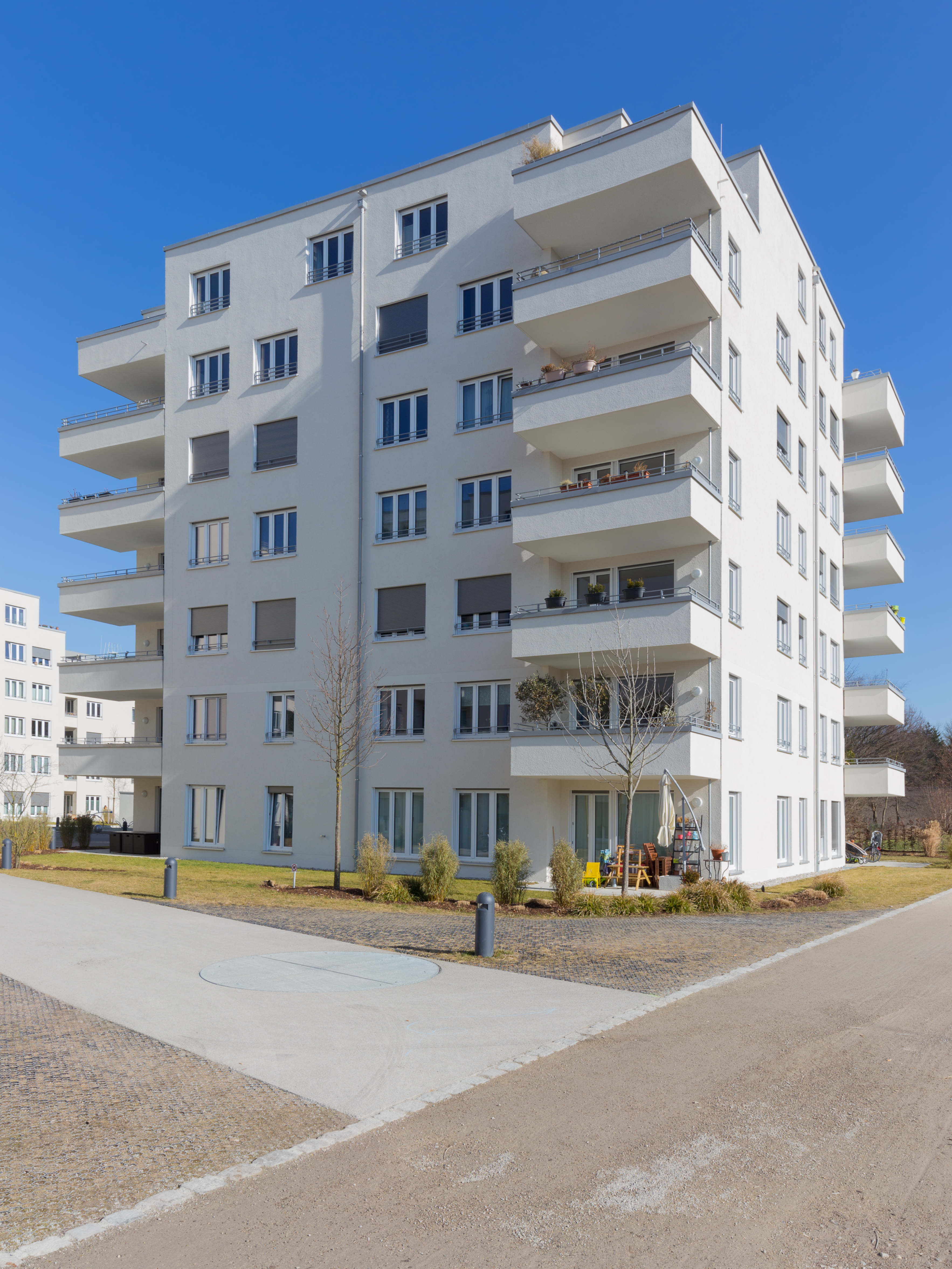 Haus-Westfassade mit Vorgarten und Gehweg, 2017, Faberstr. 8D, München