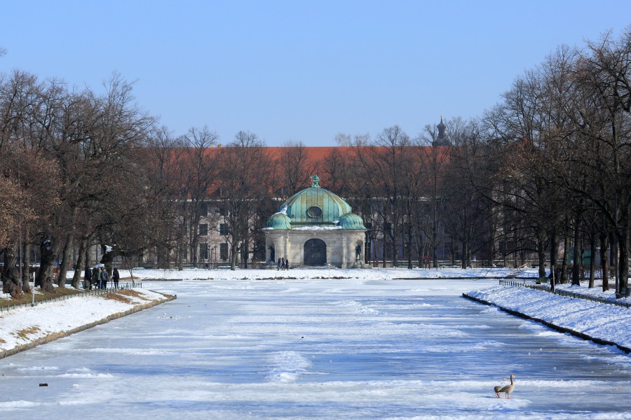 Hubertusbrunnen, Munich, in March