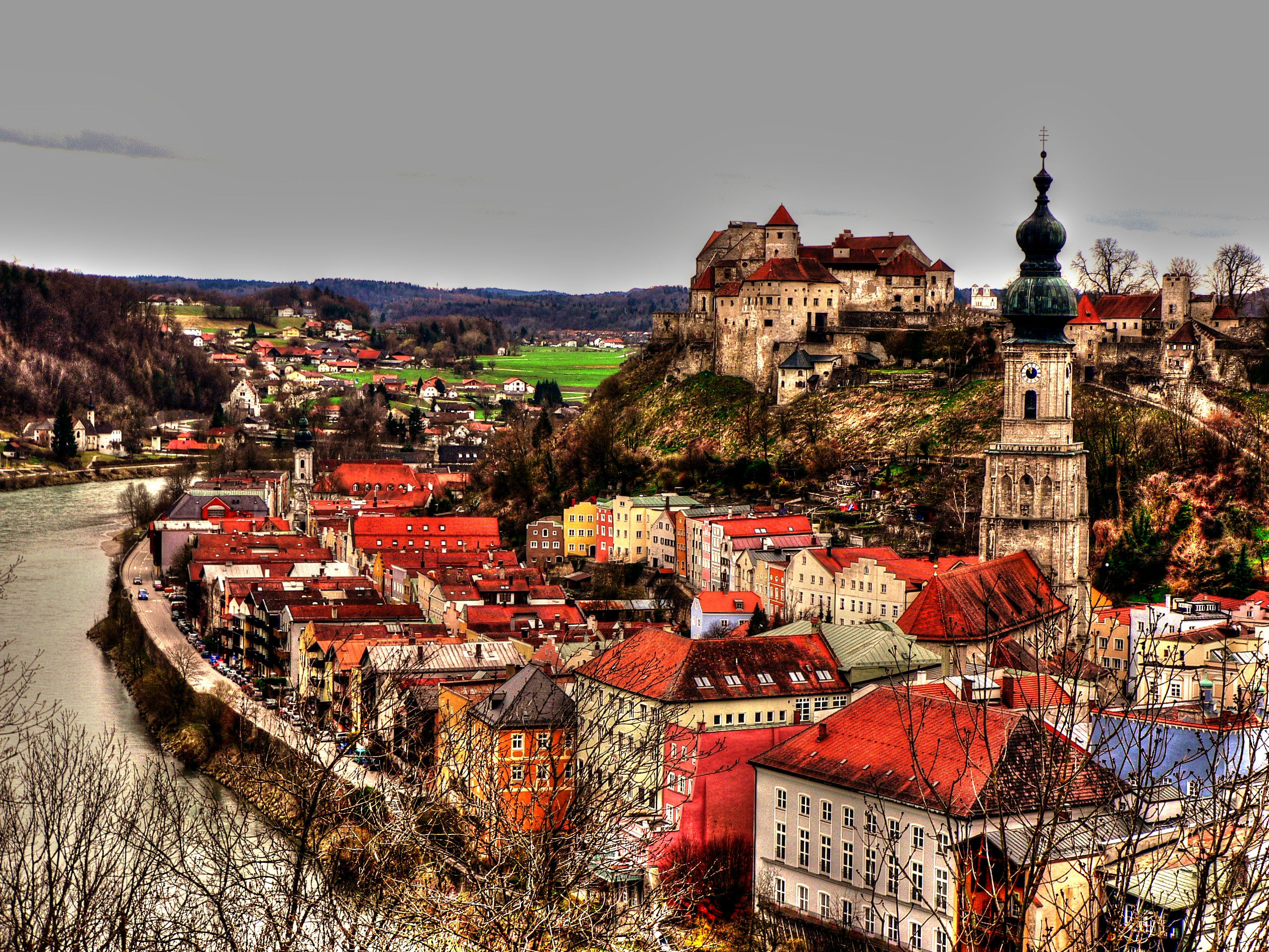 Burghausen, Panorama mit Burg (8290114607)