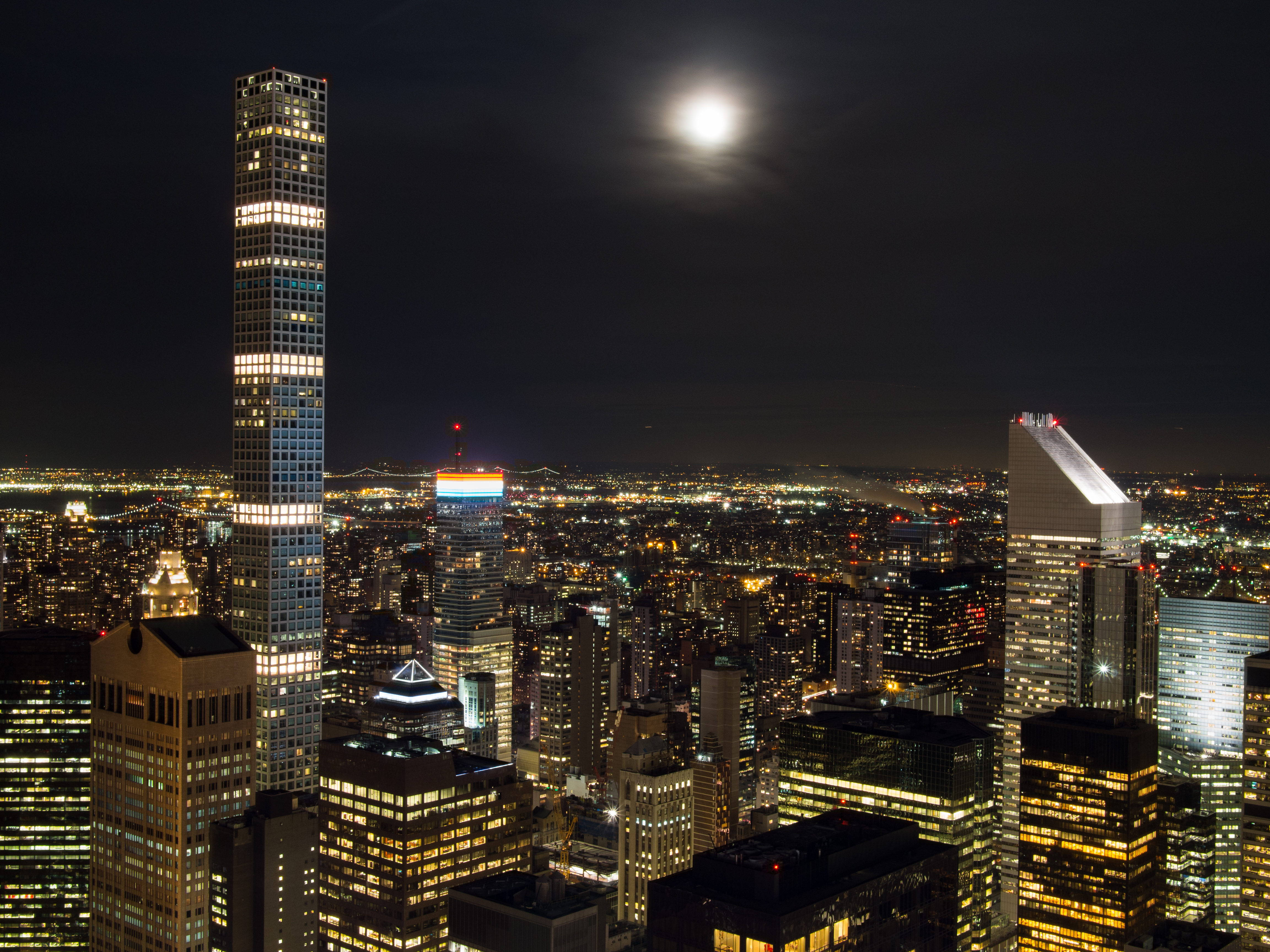 Manhattan at night north of Rockefeller Center (11226)