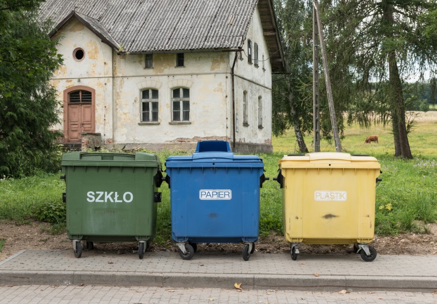 2017 Pojemniki na śmieci w Smreczynie