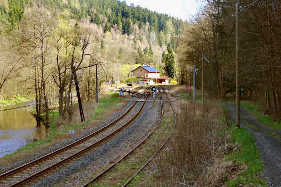 Bečov nad Teplou, Krásný Jez, train station