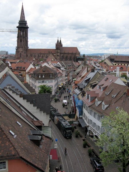 Blick vom Freiburger Schwabentor, Oberlinden, rechts Herrenstraße mit Münster