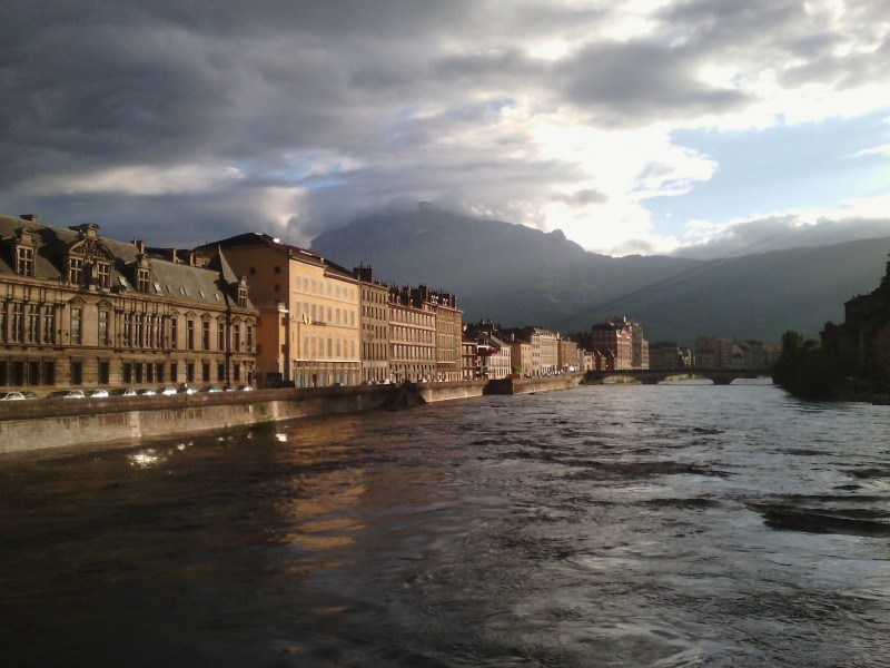Fr Grenoble Isère flooding docks