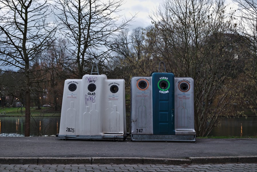 Glass salvage containers in front of Park Tenreuken during the day (Auderghem, Belgium, DSCF2709)