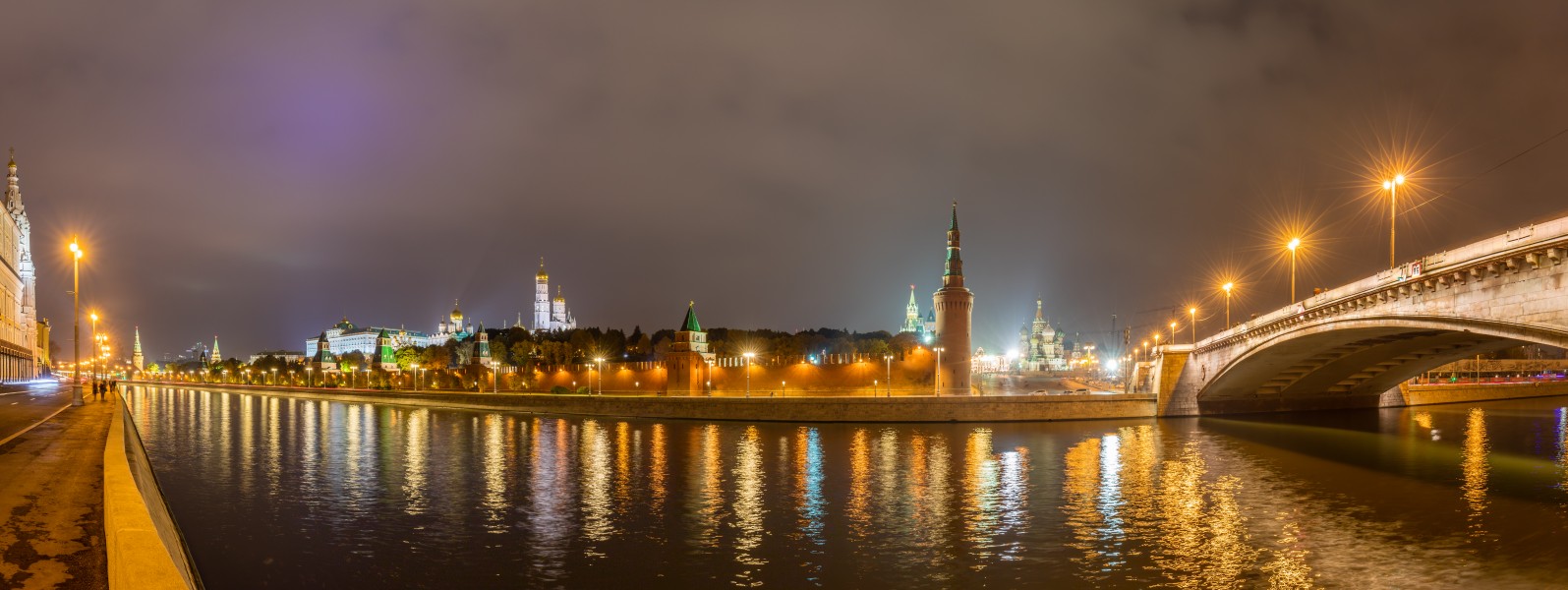 Kremlin y río Moscova, Moscú, Rusia, 2016-10-03, DD 22-27 HDR PAN