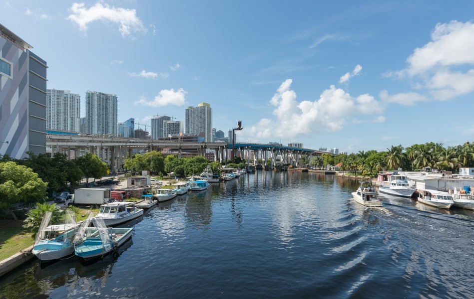 North View of Miami and Miami River from 1st St 20160709 1