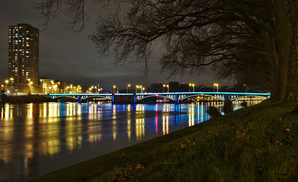 Pont Atlas at night in Liege, Belgium (DSCF3324)