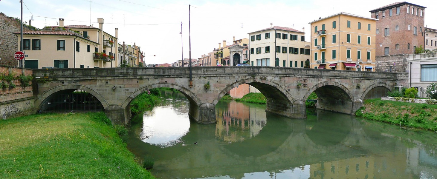 Ponte Molino, Padua, Italy. Pic 01