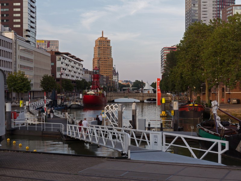 Rotterdam, de Kraneschipbrug in Leuvehaven foto5 2015-08-22 20.22