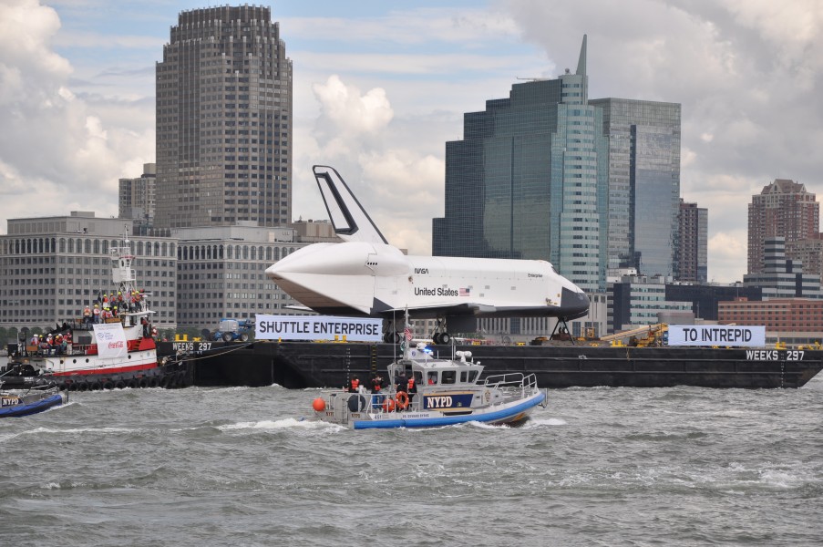 Space Shuttle Enterprise makes its way up the Hudson River to the USS Intrepid June 6, 2012 (7348201392)