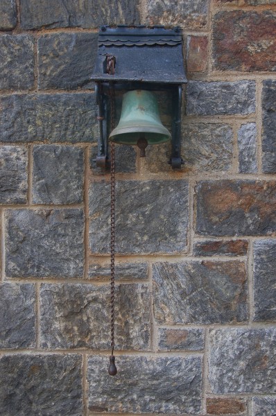 Tarnished Bell Stone Wall 2000px