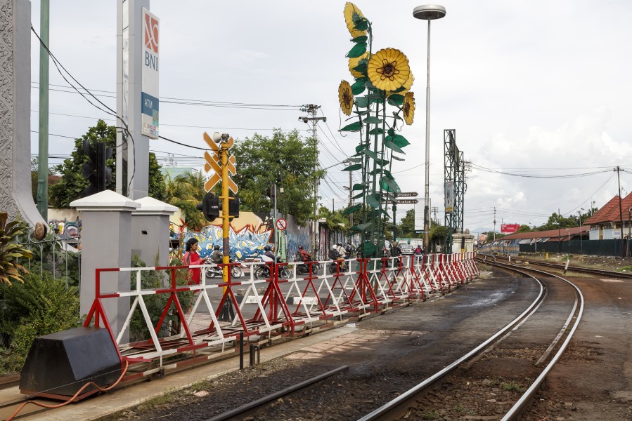 Yogyakarta Indonesia Level-crossing-at-Tugu-Railway-Station-01
