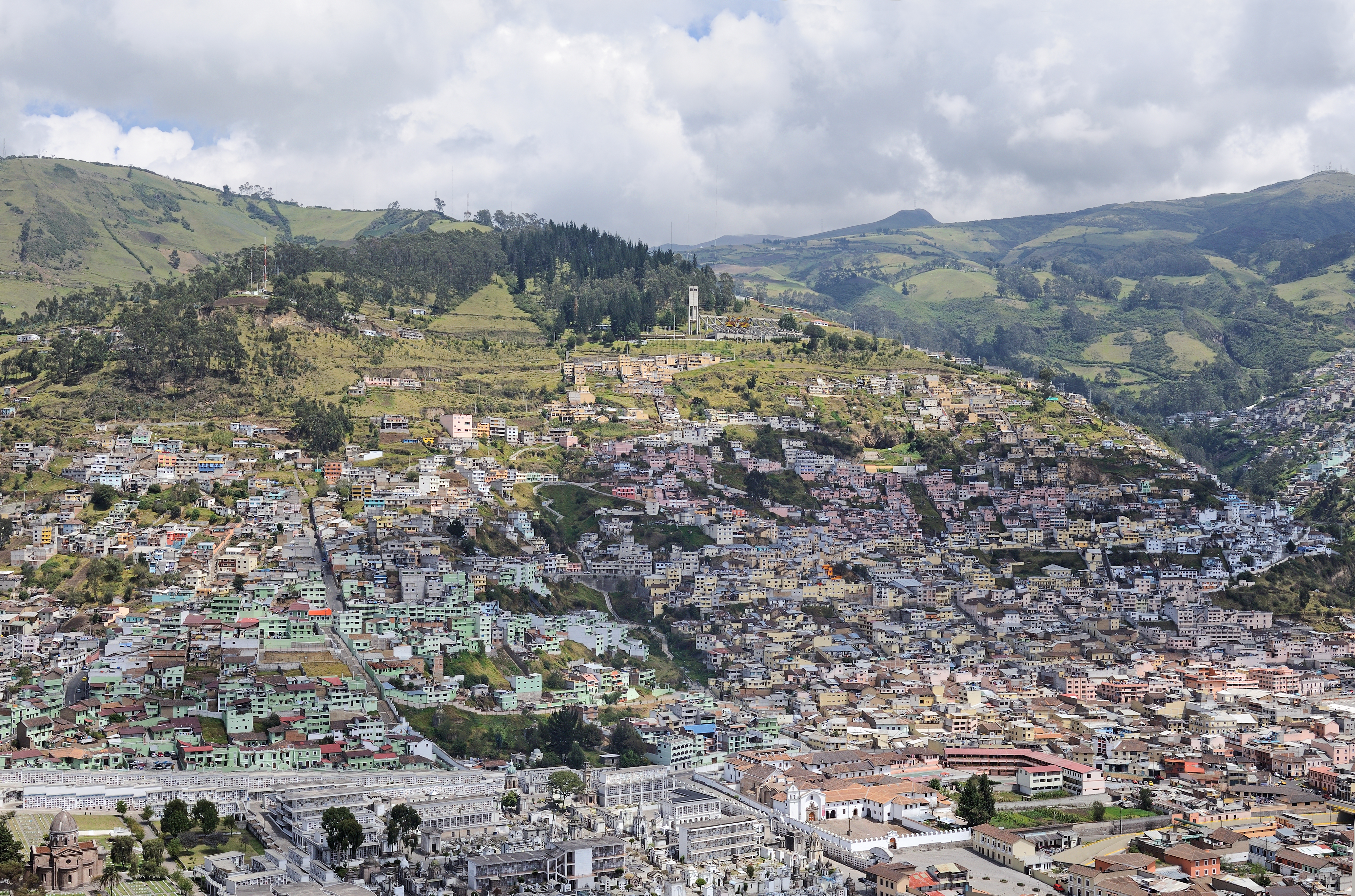 Quito from El Panecillo 01
