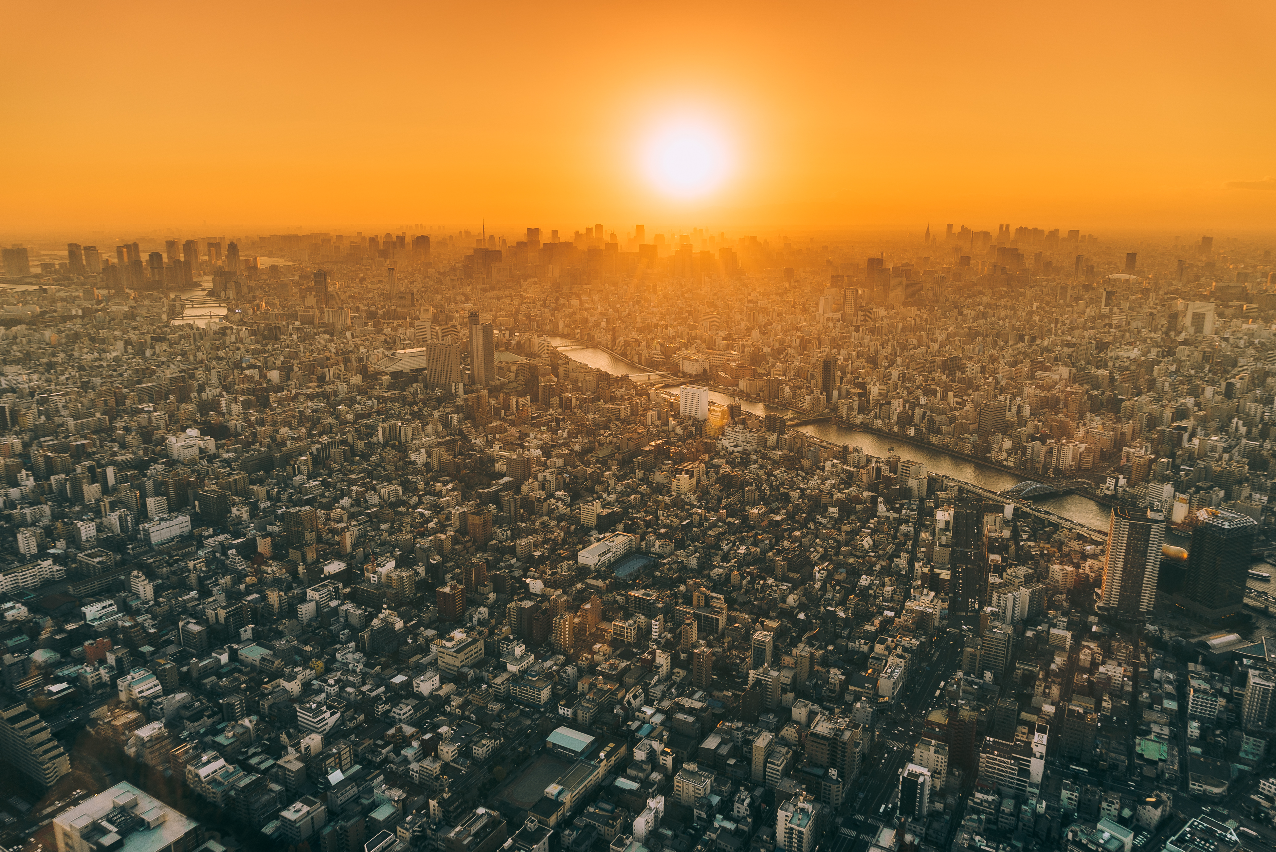Sunset over Tokyo (Unsplash)