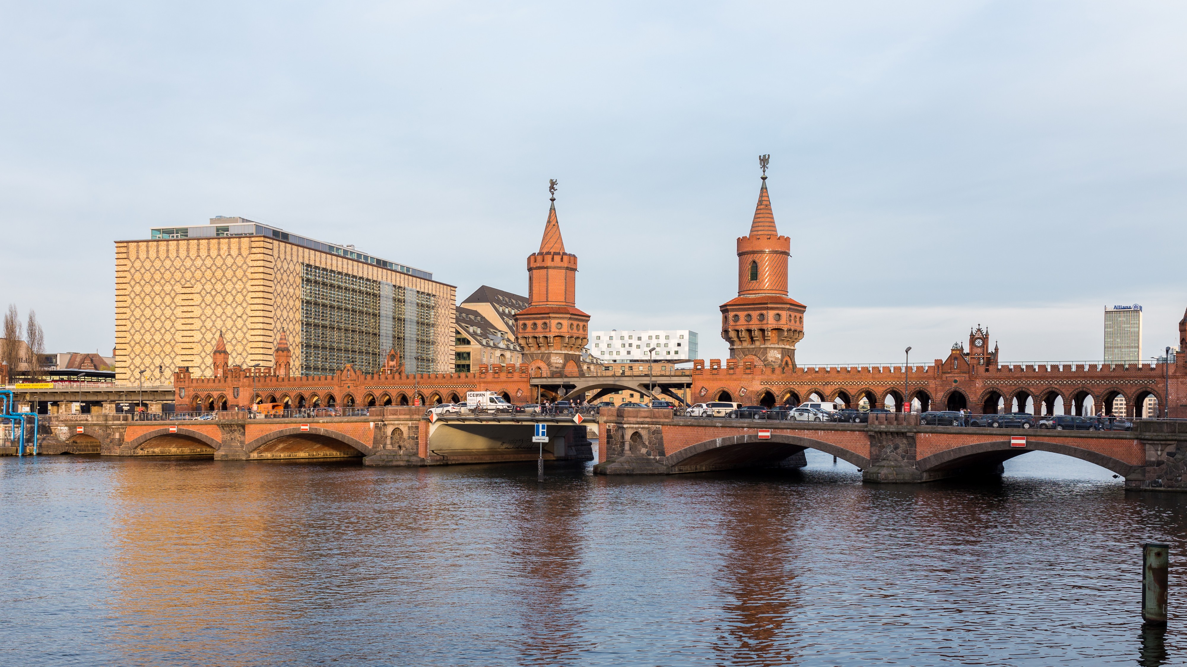 Oberbaumbrücke von Westen, Berlin, 170331, ako