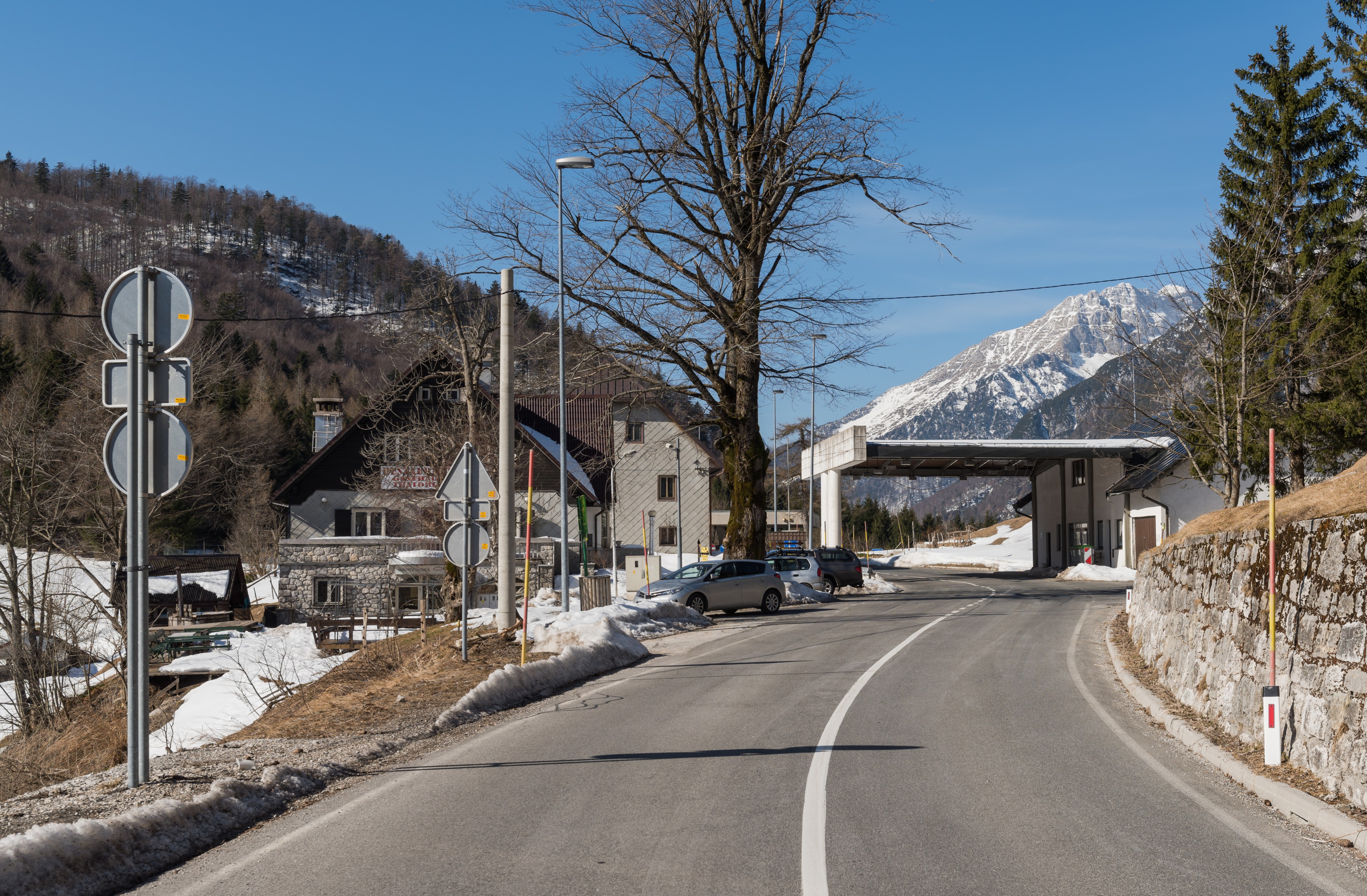 Passo del Predil Gostilna Hermanov und Grenzstation 10032015 0542