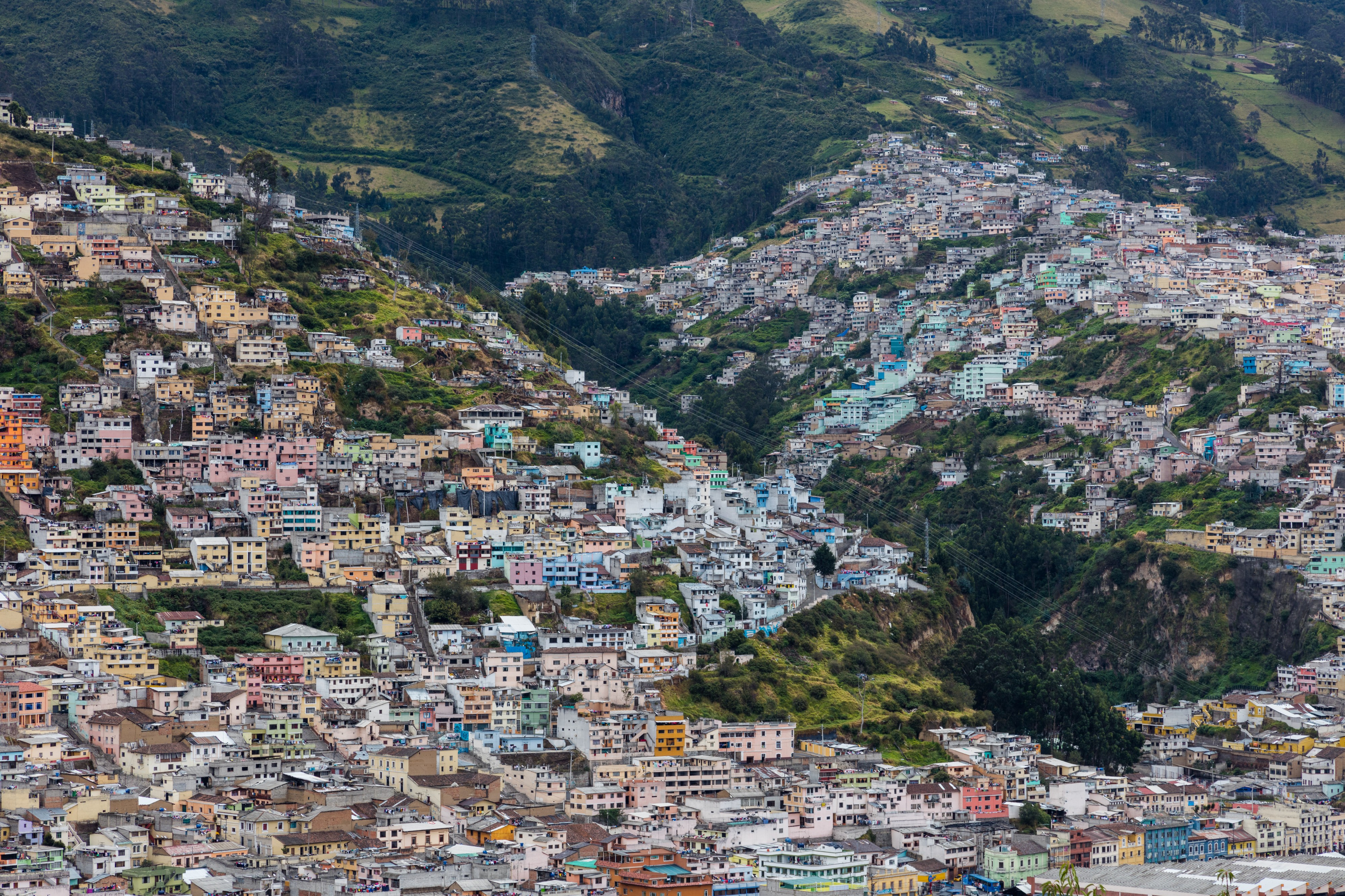 Vista de Quito desde El Panecillo, Ecuador, 2015-07-22, DD 60