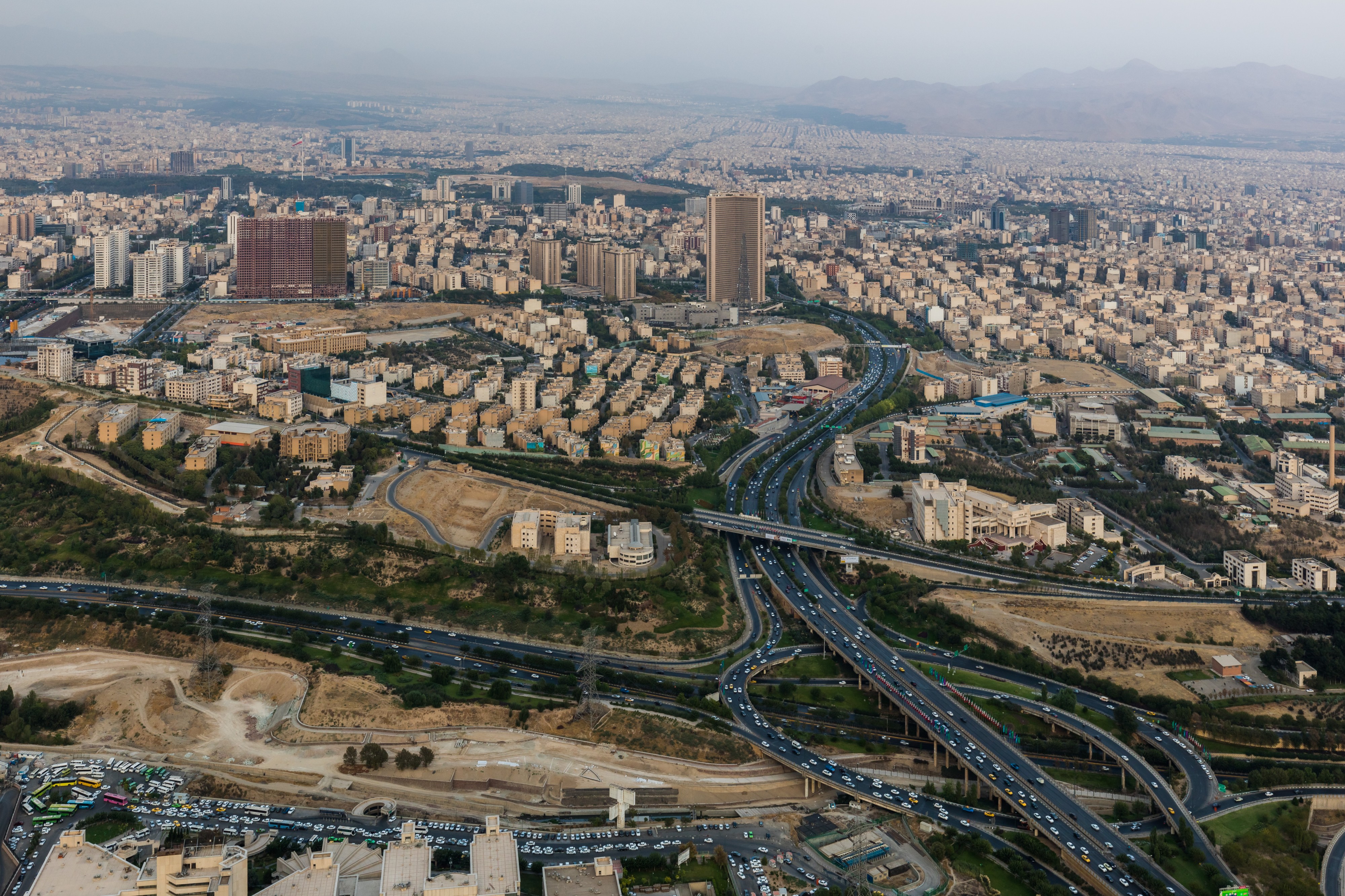 Vista de Teherán desde la Torre Milad, Irán, 2016-09-17, DD 79