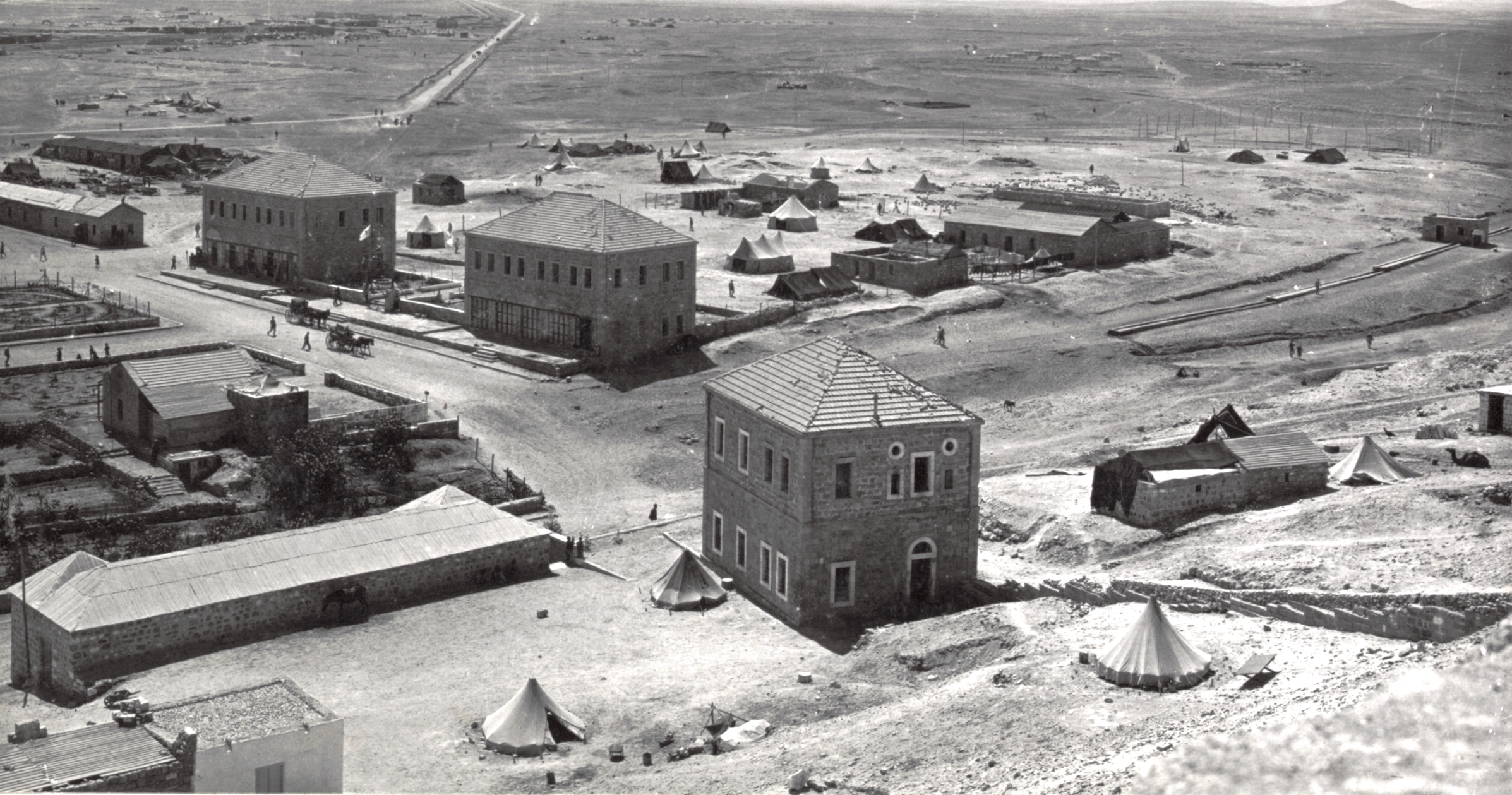 Turkish military town of Hafir el Aujah, the principal desert base, 1916.B