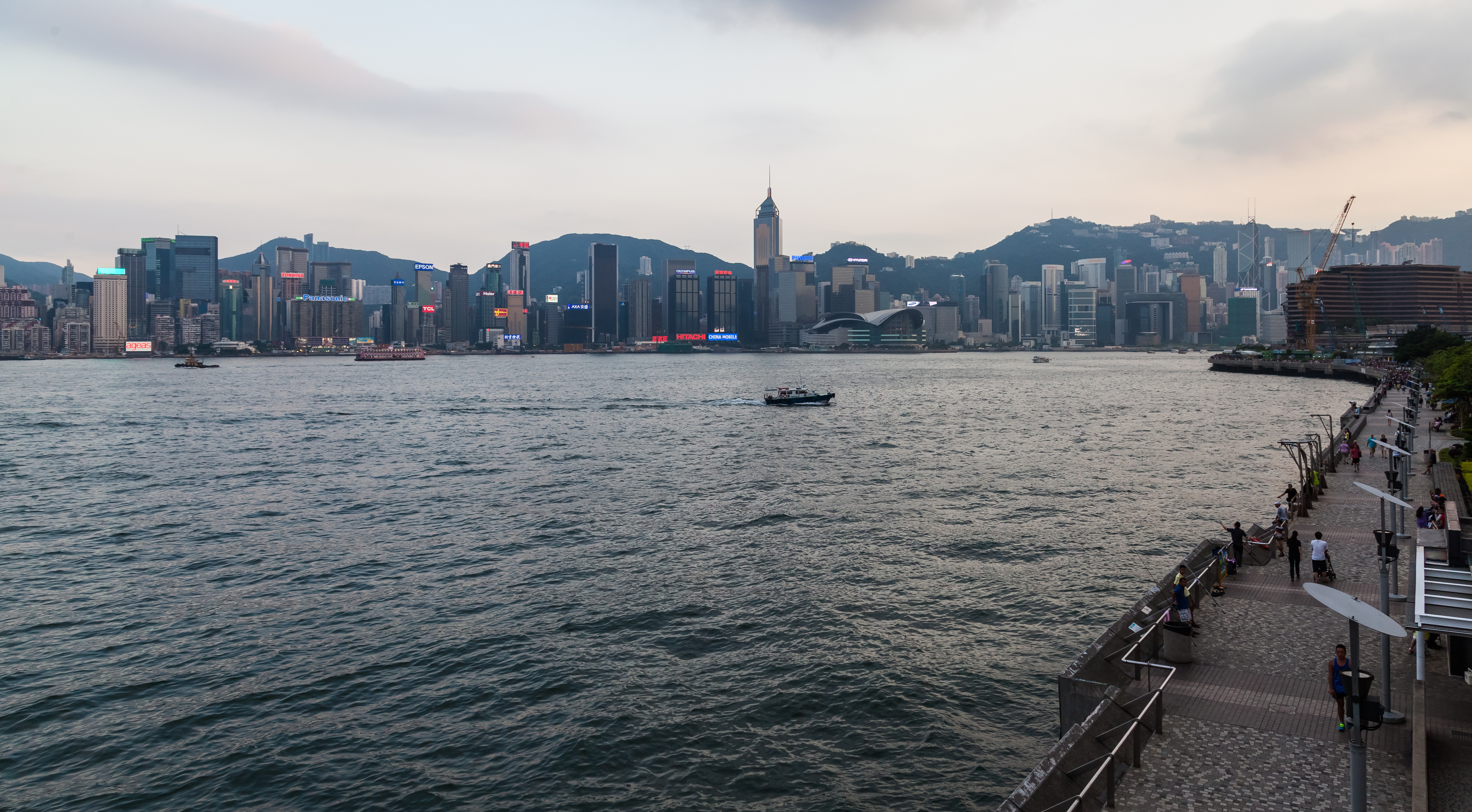 Vista del Puerto de Victoria desde Kowloon, Hong Kong, 2013-08-11, DD 01