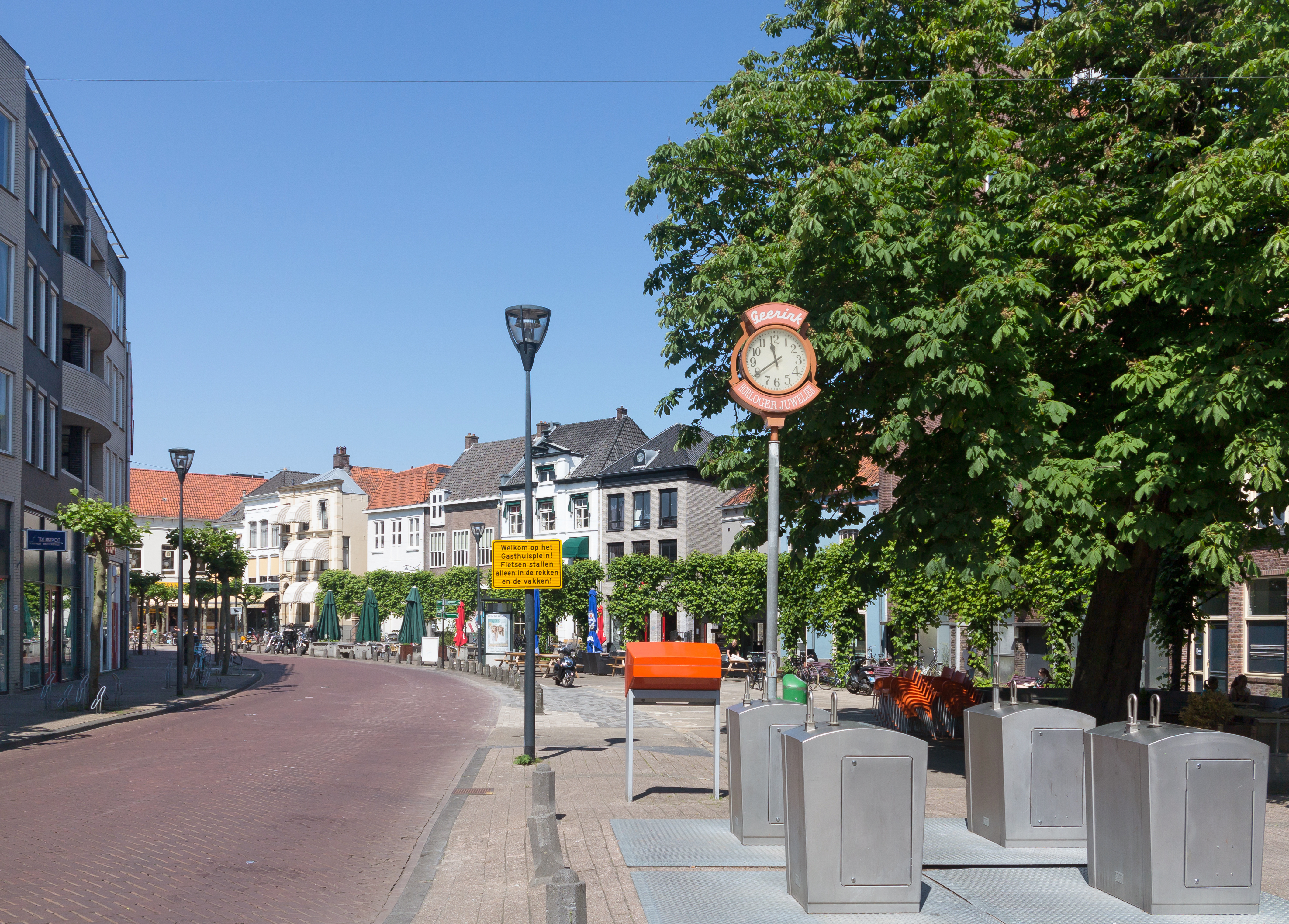Zwolle, straatzicht Gasthuisplein foto7 2016-06-05 11.35