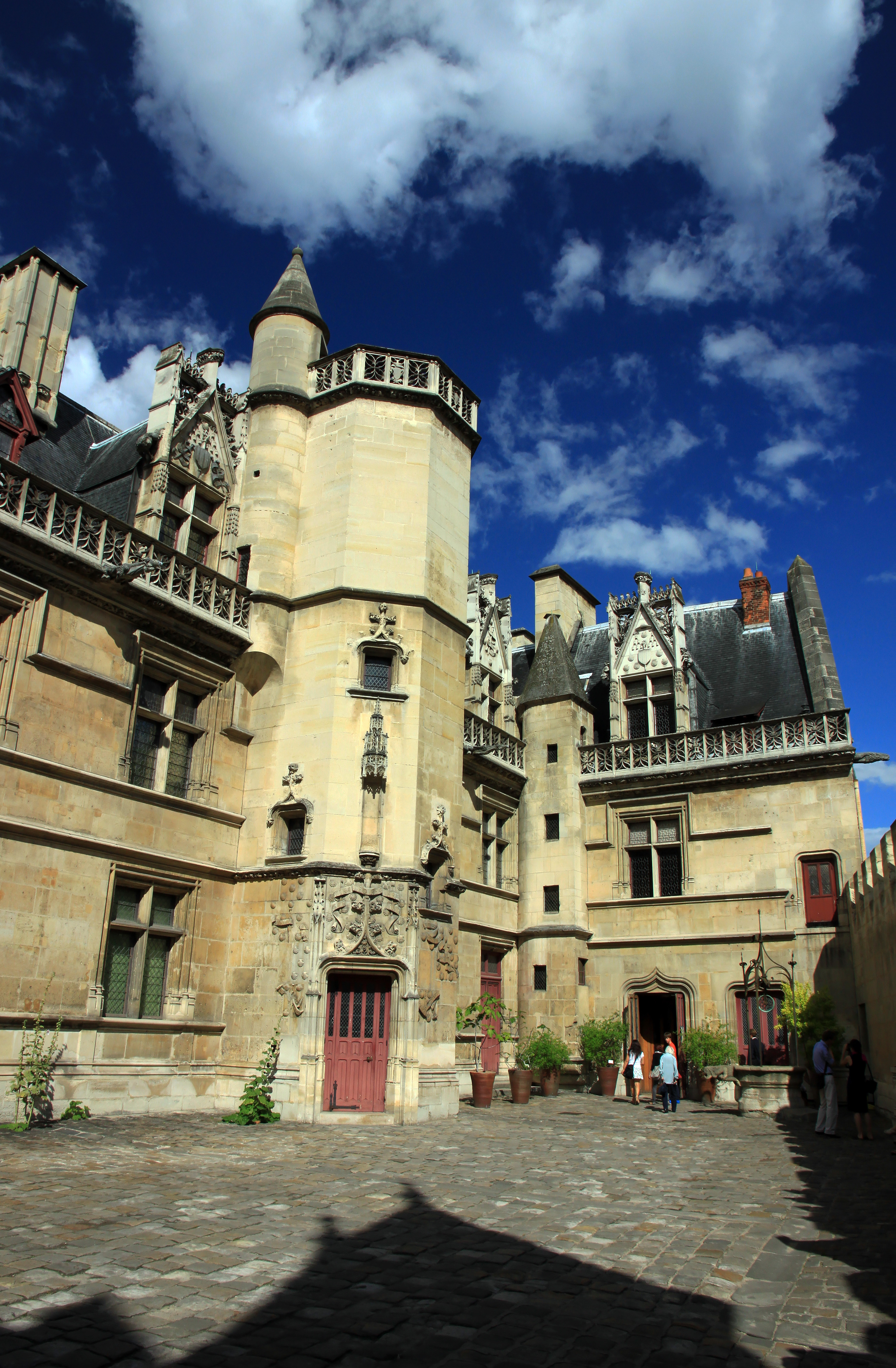 Hotel de cluny entrance