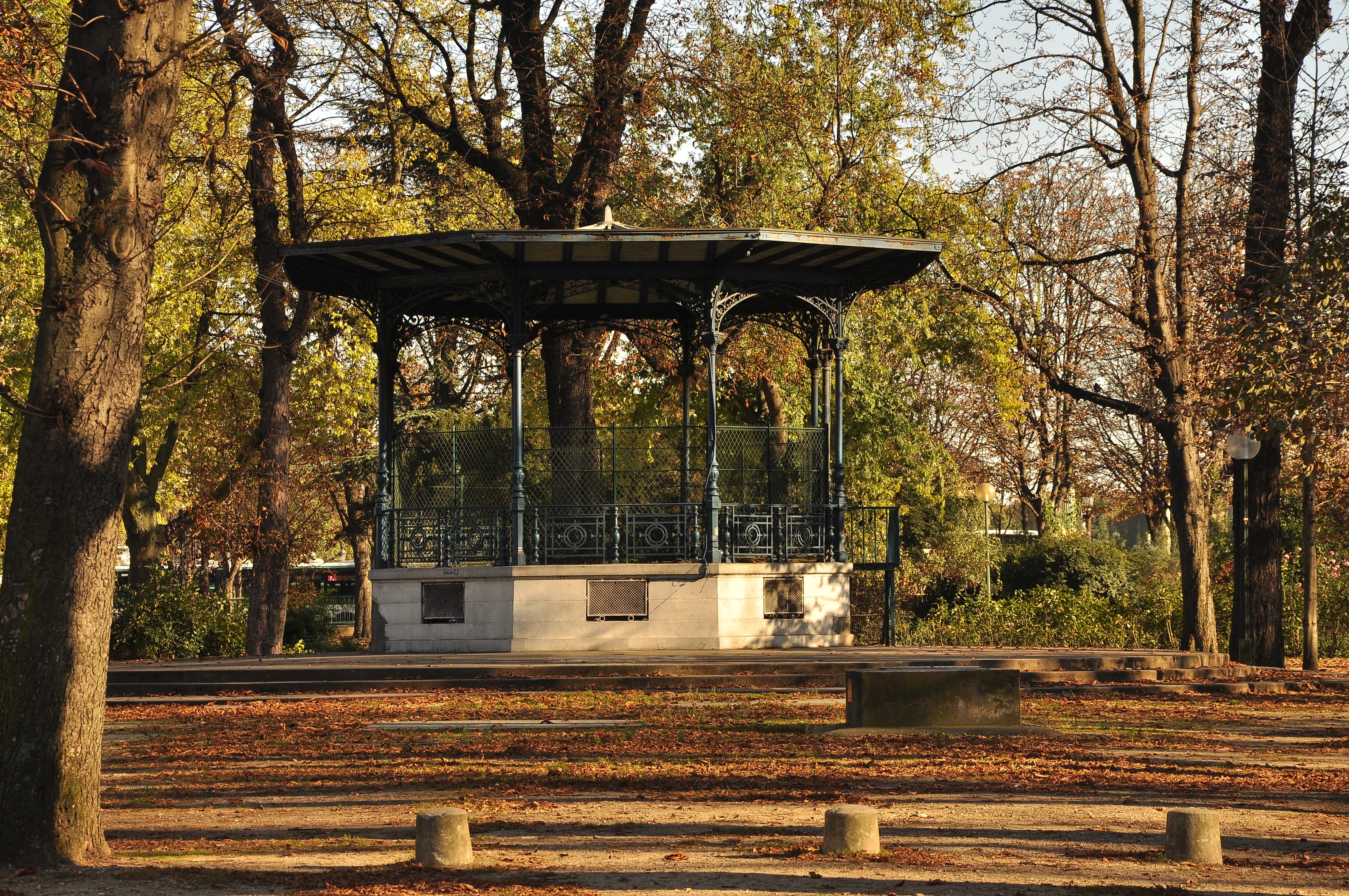 Kiosque a musique aux Champs-Élysées
