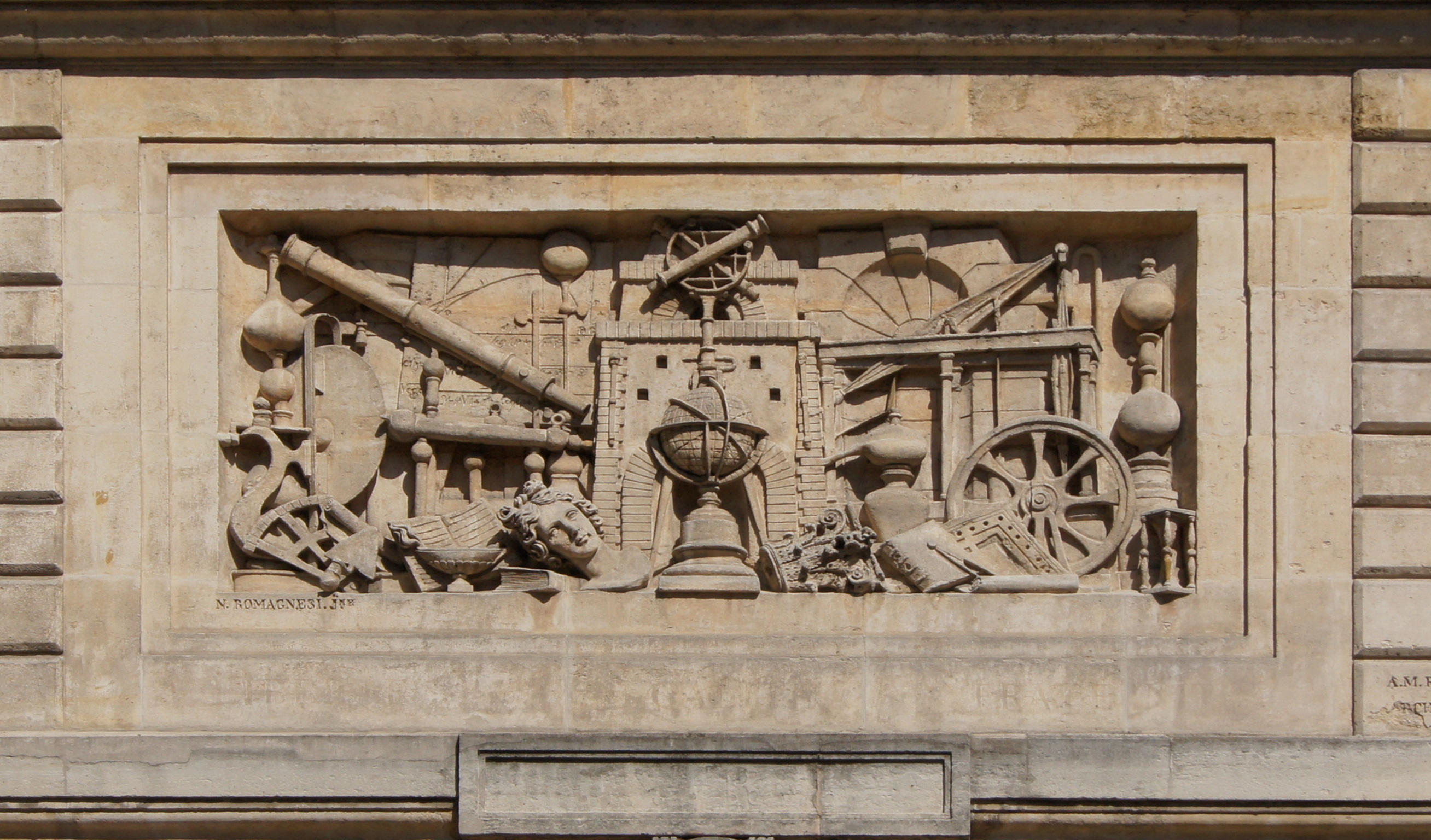 Les Sciences bas-relief ancienne école polytechnique