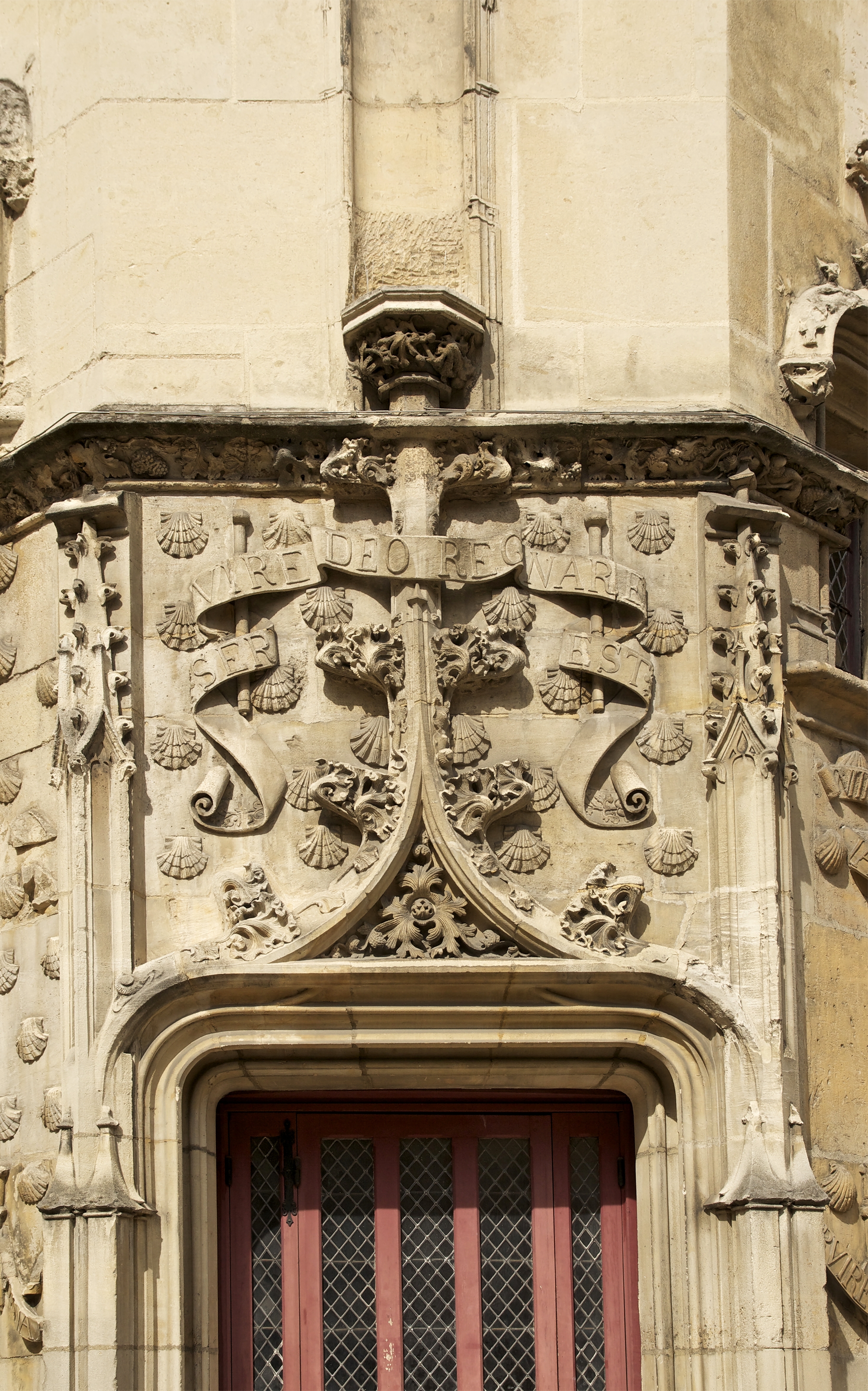 Linteau Hôtel de Cluny Paris