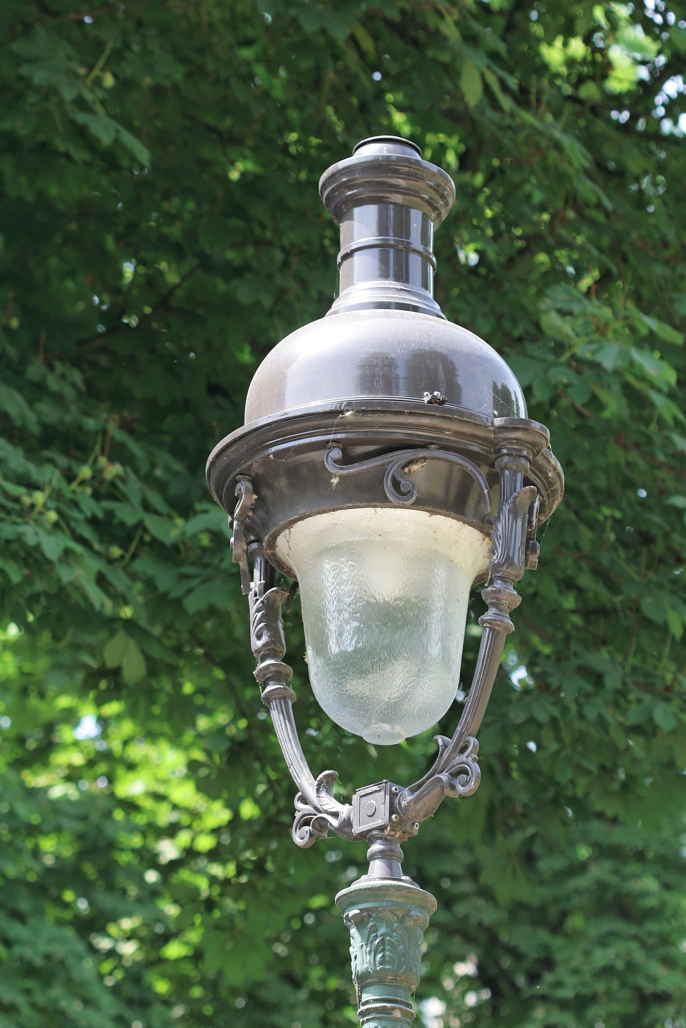 Parc des Buttes-Chaumont, lampadaire 01