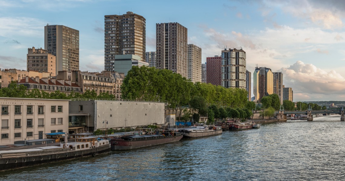 15th Arrondissement of Paris as seen from Pont de Bir-Hakeim 140507 1