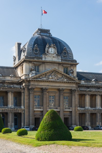 École Militaire Paris Pavillon central depuis la cour d'honneur