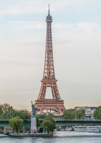 Eiffel Tower as seen from the Pont Mirabeau, 22 April 2014
