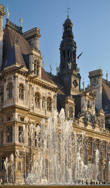 Fontaine de l'Hôtel-de-Ville (nord) Paris 4e