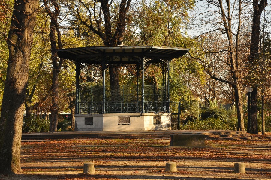 Kiosque a musique aux Champs-Élysées