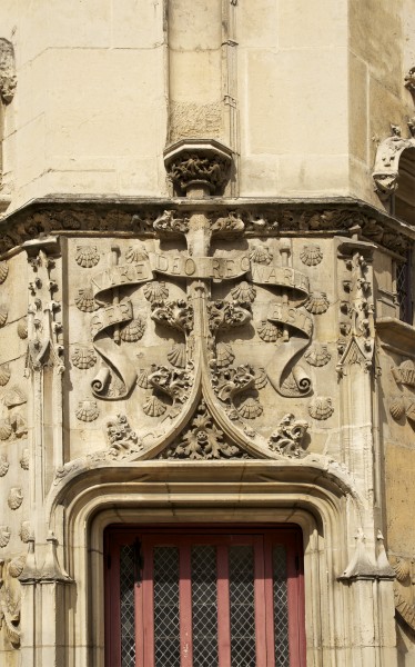 Linteau Hôtel de Cluny Paris